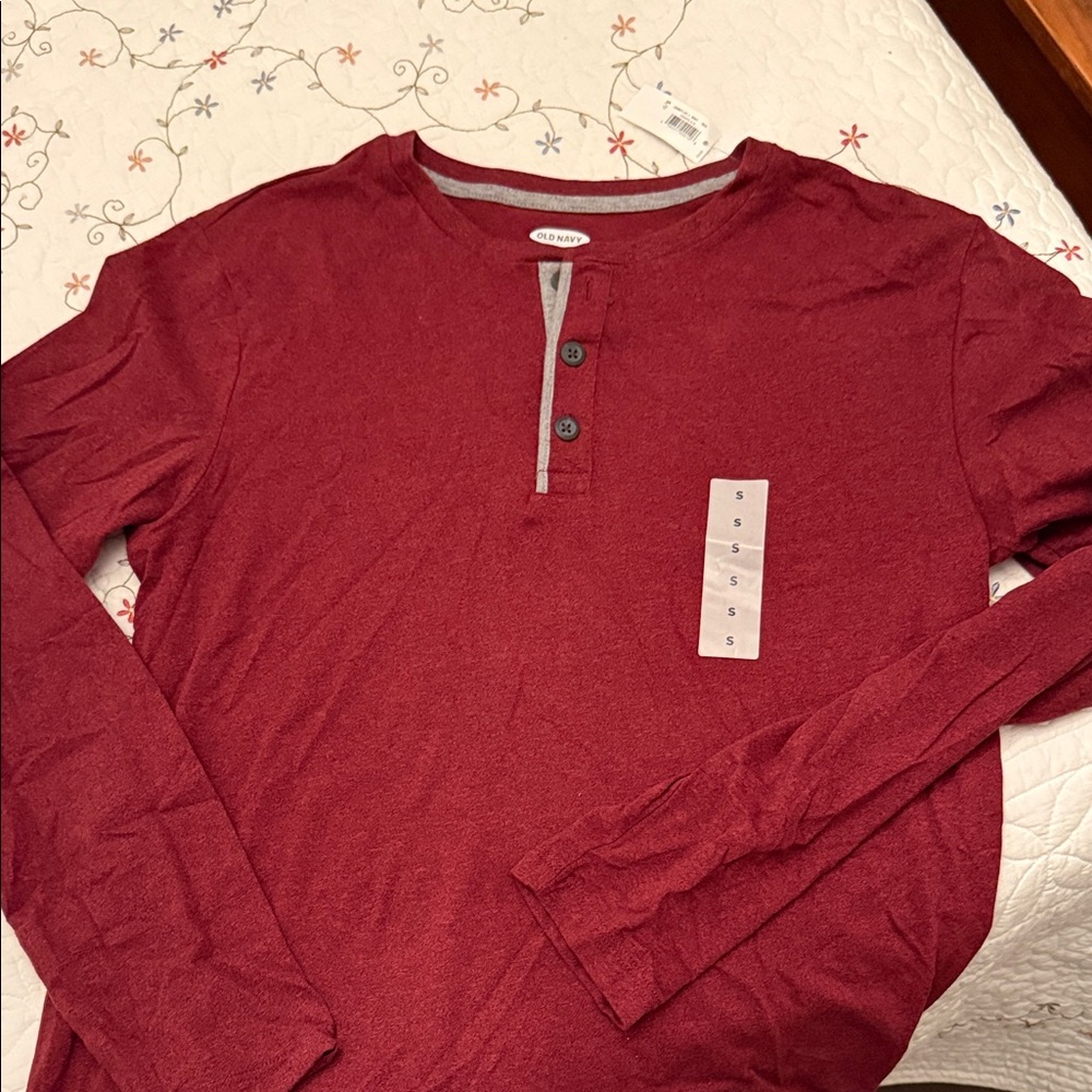 Old Navy Men's Burgundy Long Sleeve Henley